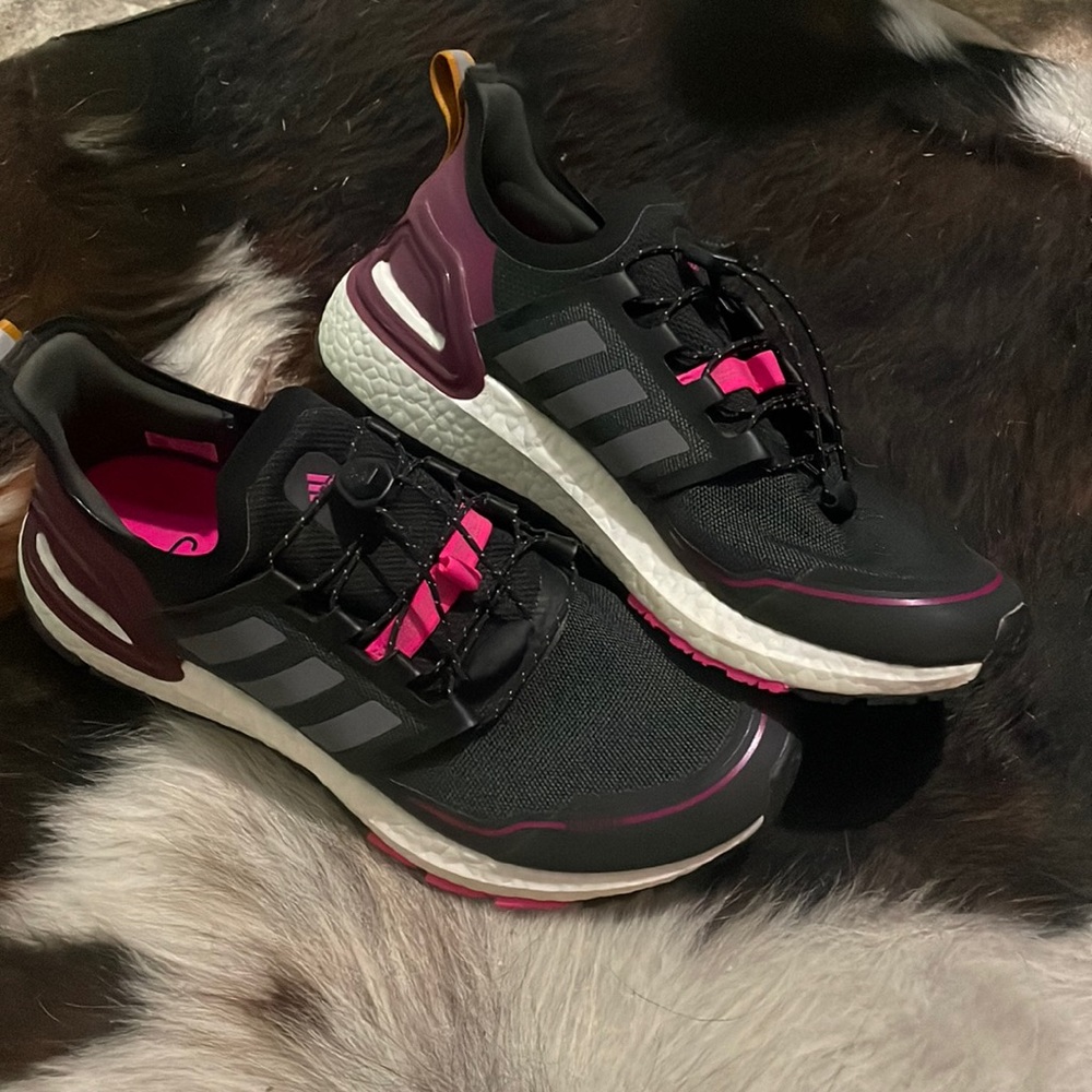 Adidas woman’s tennis shoes